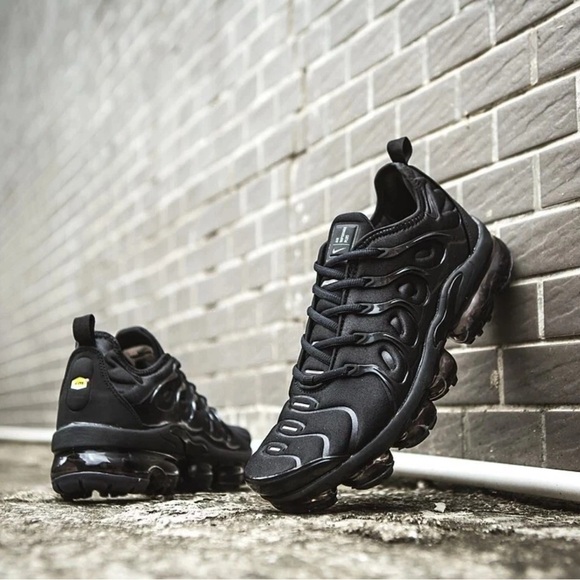 Nike VaporMax plus for men’s comfortable sneaker athletic main image 4